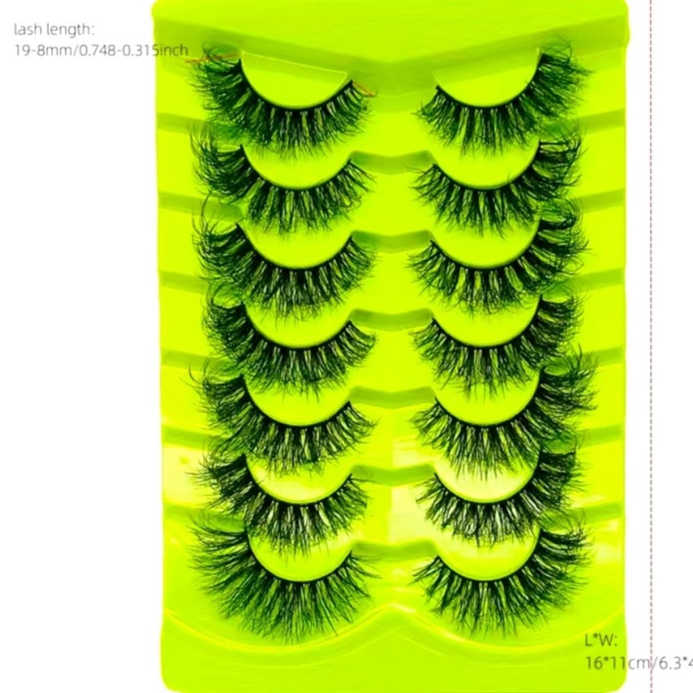 whispy eyelashes - Picture 3 of 6